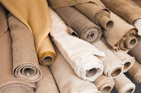  Jute: Een Biologische Wonderstof voor Duurzame Toepassingen in de Textielindustrie!